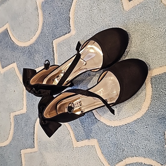 Dress shoes - Picture 1 of 5
